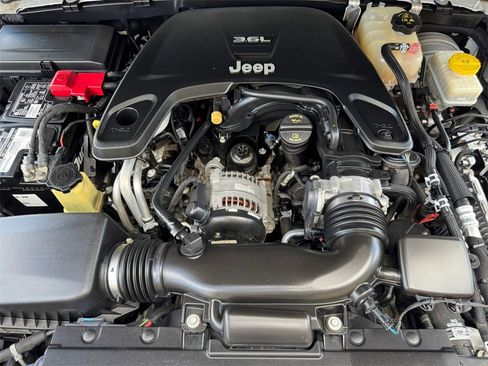 Used 2018 Jeep Wrangler Unlimited Rubicon image 9