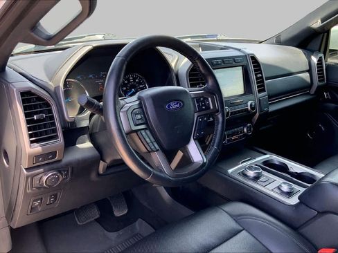 Used 2019 Ford Expedition XLT w/ Equipment Group 202A AWD/4WD image 18