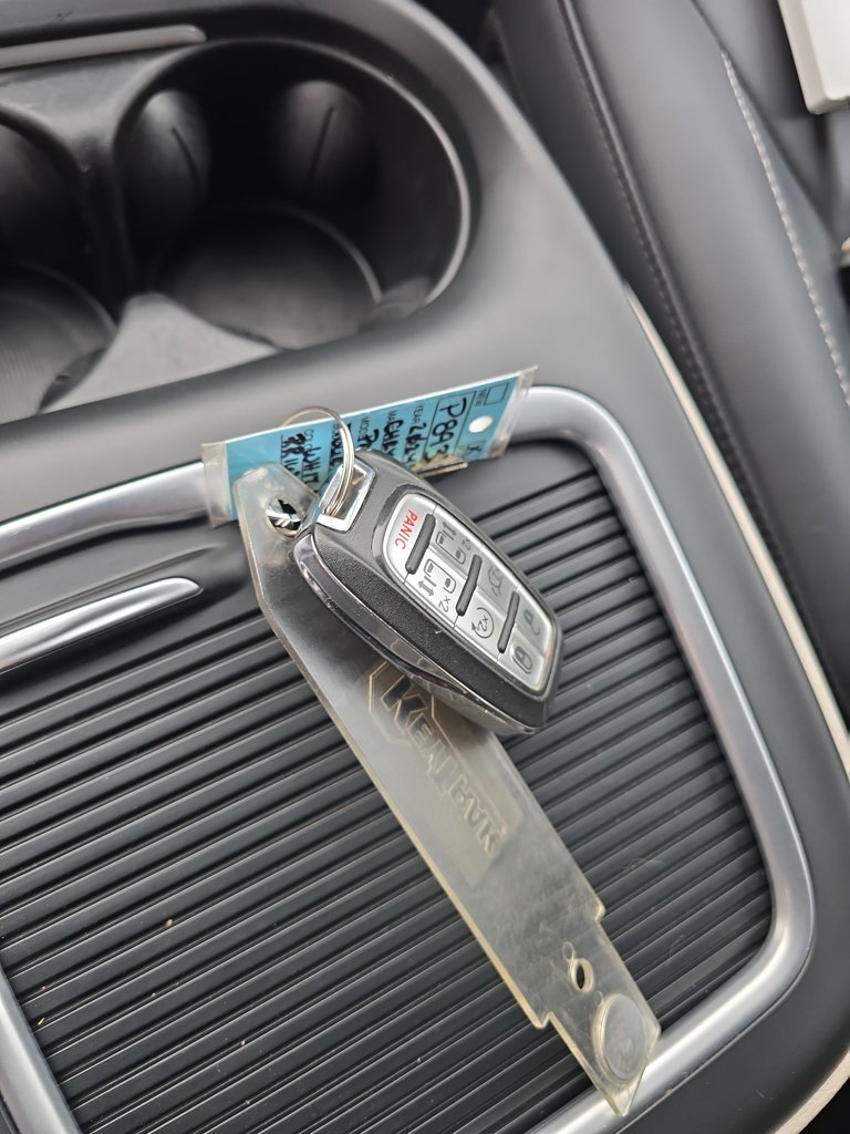 Used 2024 Chrysler Pacifica Touring-L FWD image 28