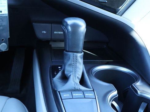 Used 2022 Toyota Camry SE image 17