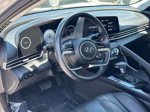 Used 2023 Hyundai Elantra Limited FWD image 17