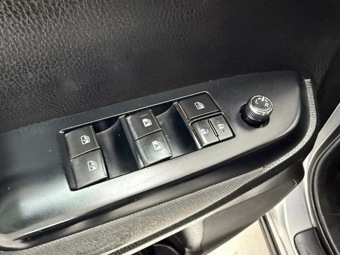 Used 2015 Toyota Highlander LE image 27