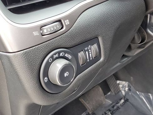 Used 2022 Jeep Cherokee Latitude Lux AWD/4WD image 8
