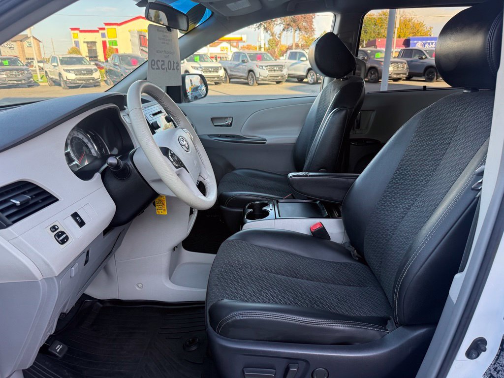 Used 2011 Toyota Sienna SE w/ Preferred Pkg FWD image 41