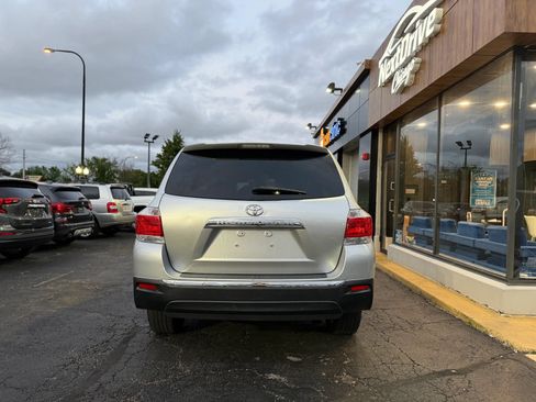 Used 2012 Toyota Highlander FWD w/ Cold Weather Pkg image 5