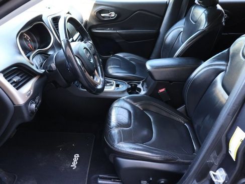 Used 2017 Jeep Cherokee Limited AWD/4WD image 19