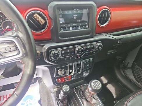 Used 2021 Jeep Gladiator Rubicon AWD/4WD image 17