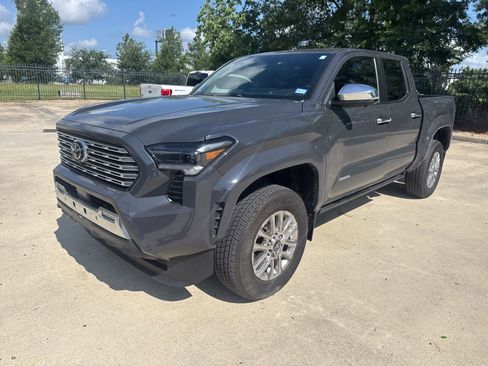 Used 2025 Toyota Tacoma Limited AWD/4WD image 8