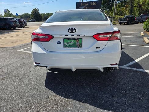 Used 2018 Toyota Camry SE image 5