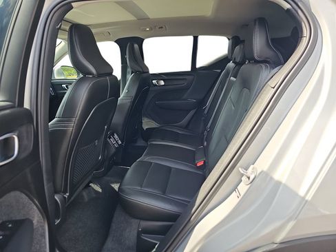 Used 2025 Volvo XC40 B5 Plus AWD/4WD image 14