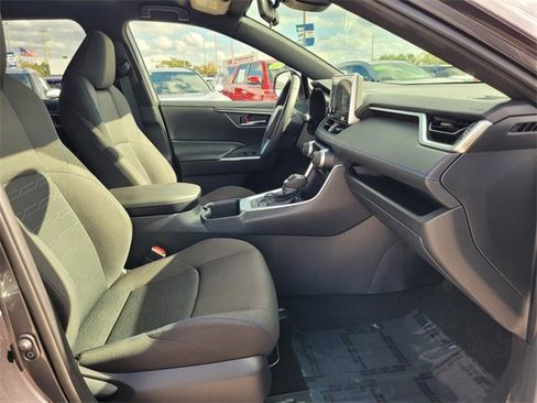 Used 2024 Toyota RAV4 SE image 19