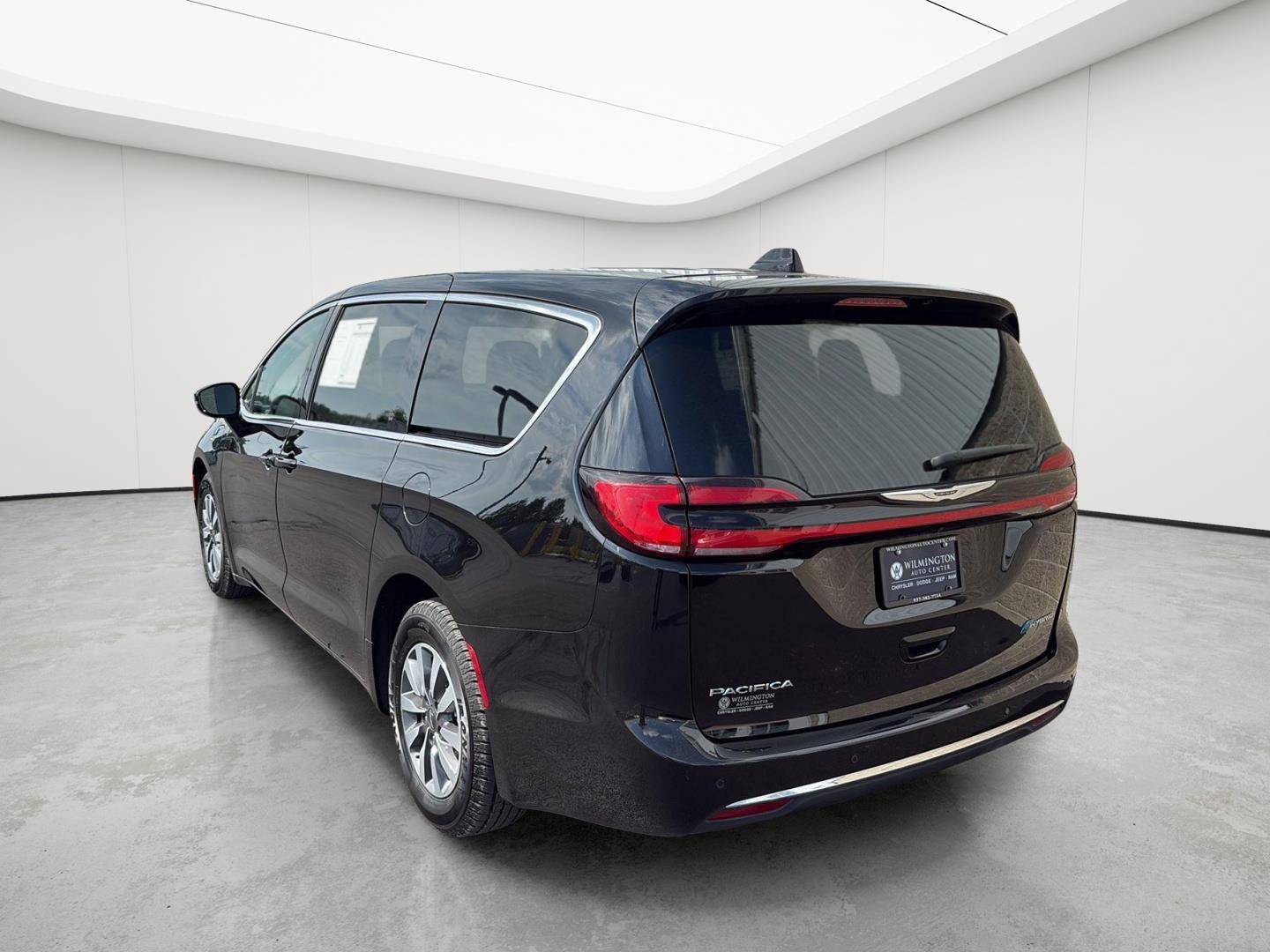 Used 2024 Chrysler Pacifica Limited FWD image 39
