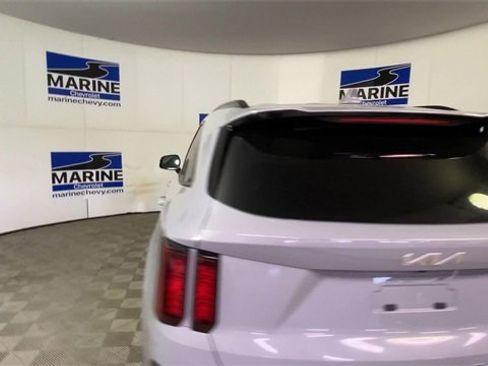 Used 2022 Kia Sorento EX image 9