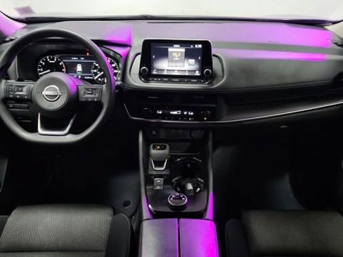 Used 2024 Nissan Rogue SV image 17