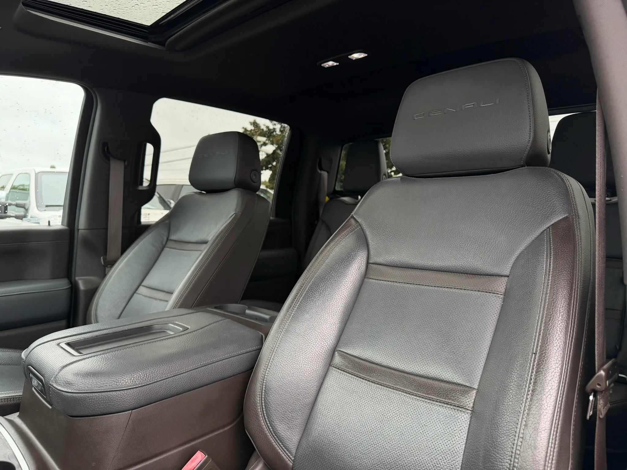 Used 2021 GMC Sierra 3500 Denali w/ Denali Ultimate Package AWD/4WD image 21