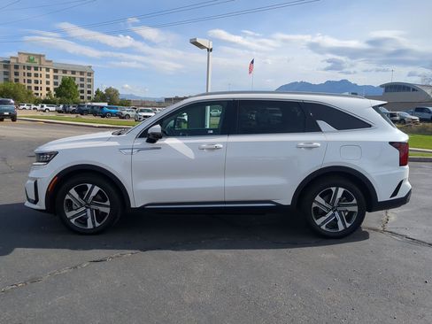 Used 2022 Kia Sorento SX Prestige w/ Panoramic Sunroof Package AWD/4WD image 2