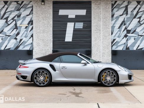 Used 2015 Porsche 911 Turbo S image 19