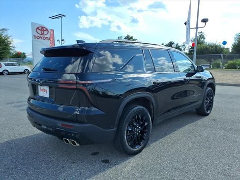 Used 2024 Chevrolet Traverse LT w/ Enhanced Driving Package AWD/4WD image 4