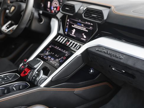 Used 2020 Lamborghini Urus AWD/4WD image 21