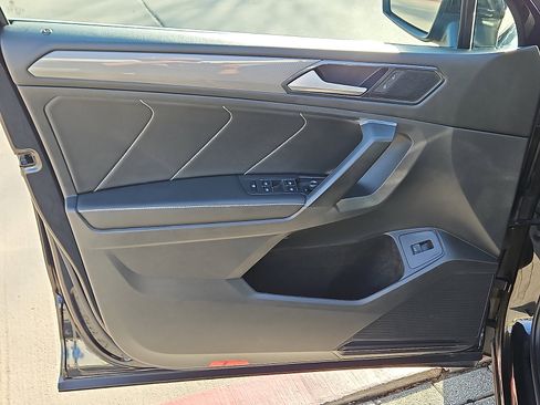 Used 2022 Volkswagen Tiguan SE image 14