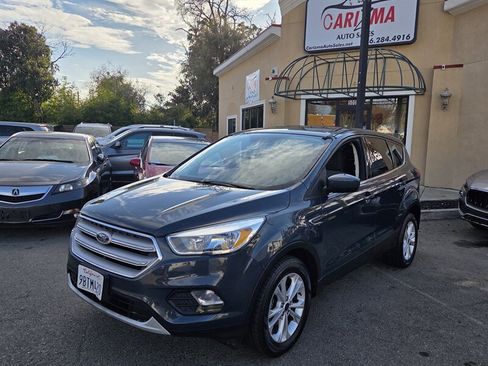 Used 2019 Ford Escape SE image 1