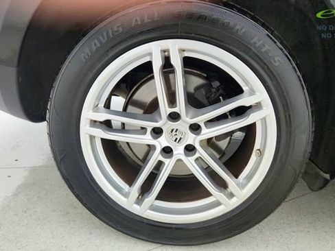 Used 2018 Porsche Macan AWD/4WD image 54