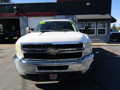 Used 2011 Chevrolet Silverado 2500 W/T image 2