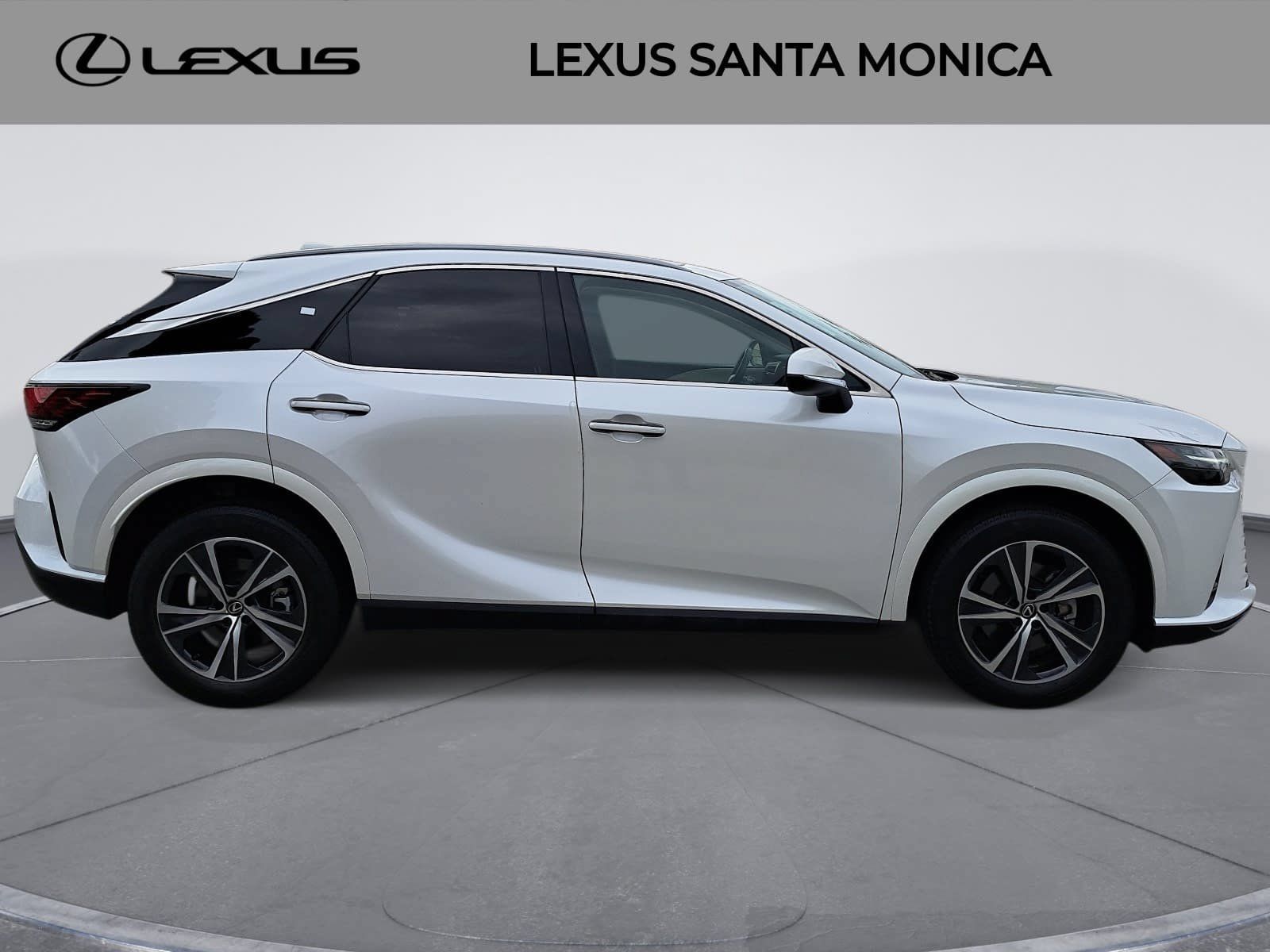 Used 2024 Lexus RX 350 FWD w/ Technology Package image 4