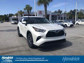 Used 2020 Toyota Highlander XLE FWD video 1
