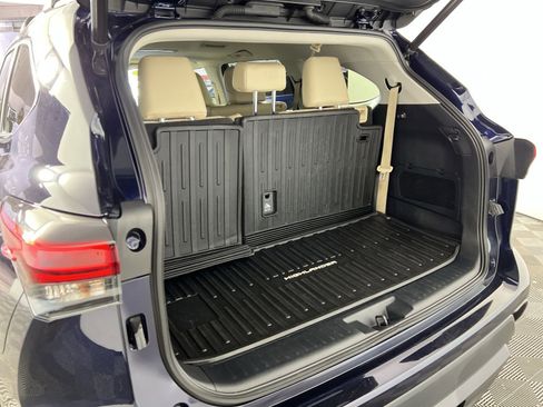 Used 2023 Toyota Highlander XLE image 27