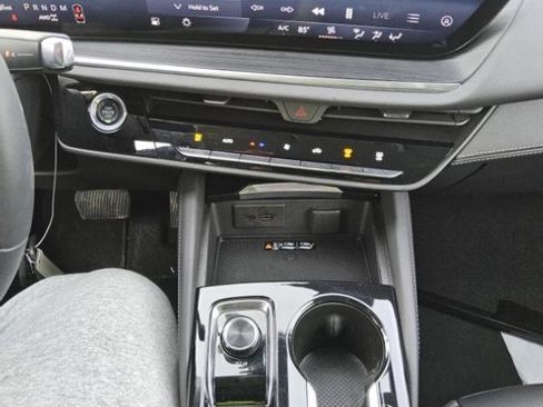 Used 2025 Buick Envision Preferred image 9