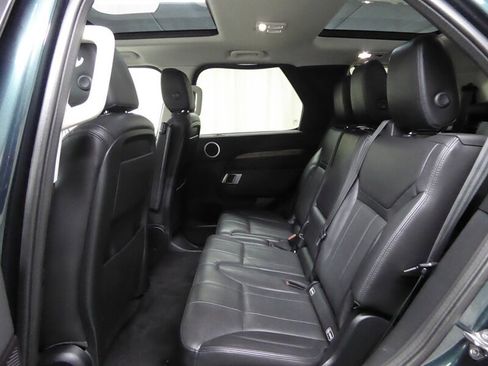 Used 2017 Land Rover Discovery HSE image 28
