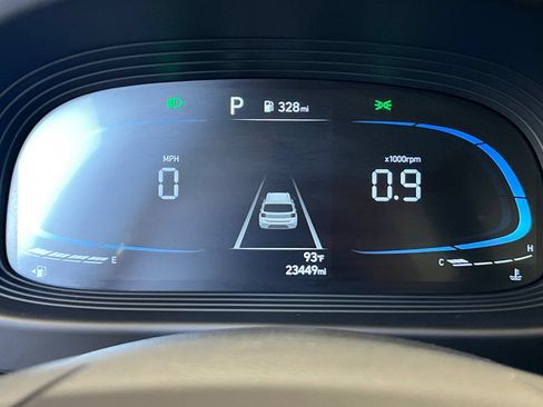 Used 2025 Hyundai Venue SEL FWD image 34