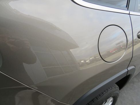 Used 2019 Jeep Cherokee Latitude w/ Popular Appearance Group image 27