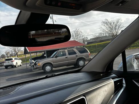 Used 2020 Buick Enclave Essence w/ Sound and Sites Package image 10