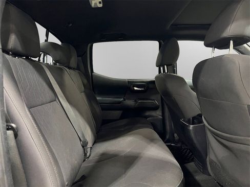 Used 2017 Toyota Tacoma TRD Sport image 17