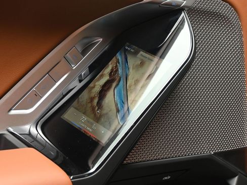 Used 2025 BMW 760i xDrive w/ Executive Package image 24