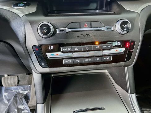 Used 2020 Ford Explorer XLT w/ Equipment Group 202A AWD/4WD image 22