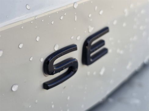 New 2026 Volkswagen Tiguan SE R-Line image 8