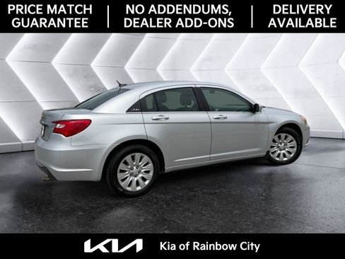 Used 2011 Chrysler 200 LX FWD image 4