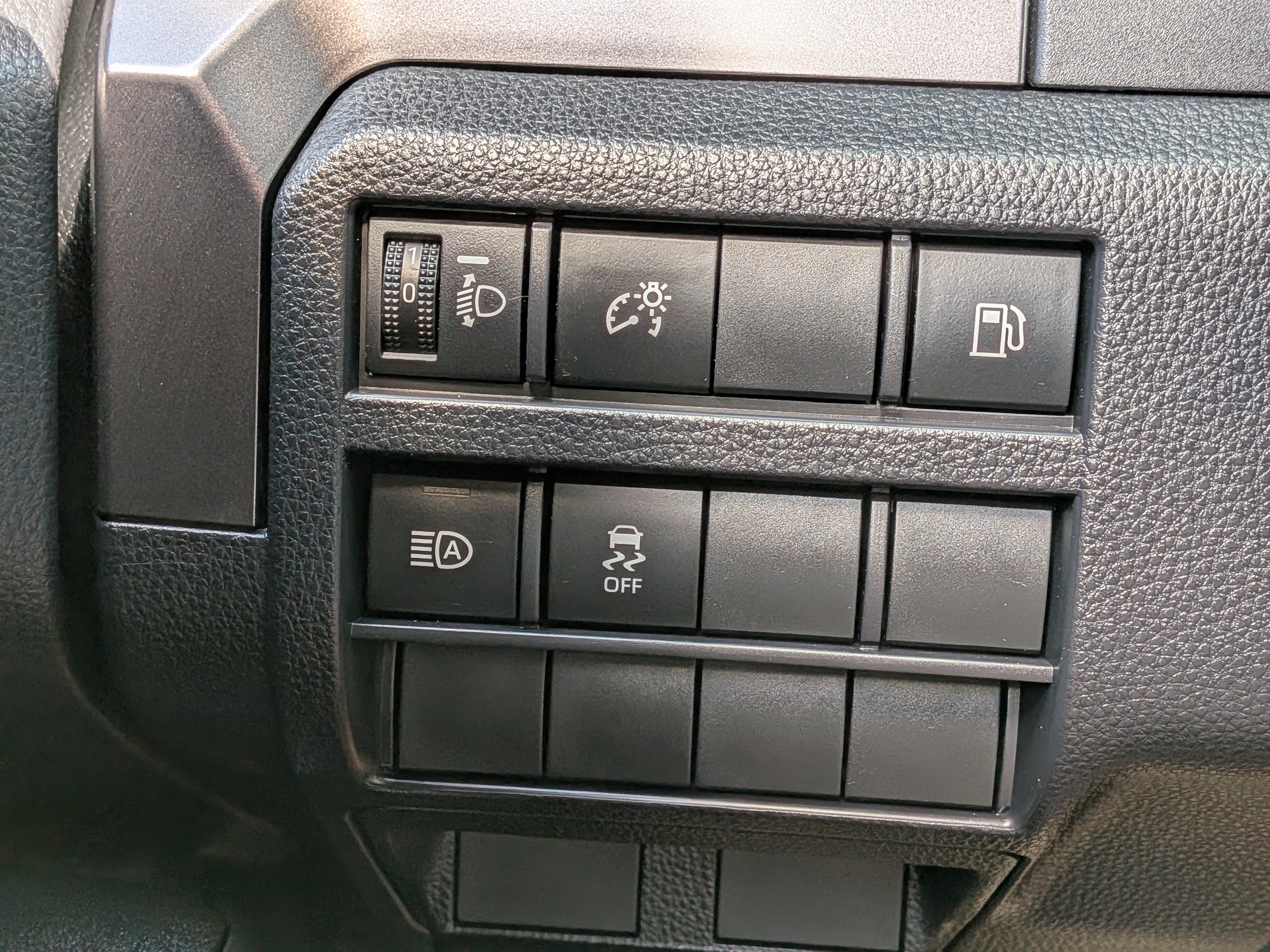 Used 2025 Toyota 4Runner SR5 AWD/4WD image 23