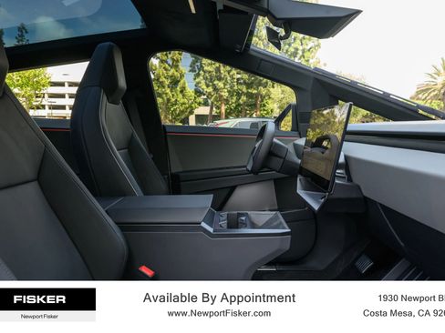 Used 2024 Tesla Cybertruck AWD Crew Cab image 34