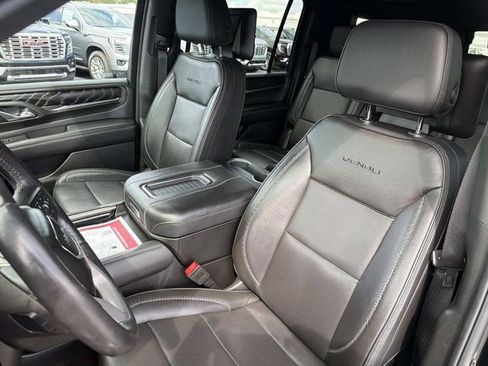 Used 2023 GMC Yukon XL Denali w/ Denali Reserve Package image 19