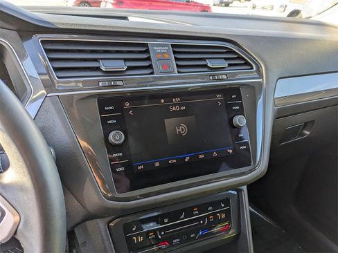 Certified 2023 Volkswagen Tiguan SE w/ Panoramic Sunroof Package image 20