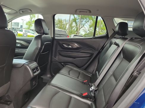 Used 2022 GMC Terrain SLT w/ Tech Package FWD image 13