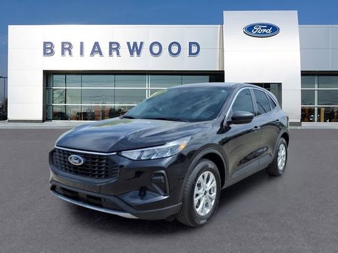 Used 2023 Ford Escape Active w/ Tech Pack #1 AWD/4WD image 1