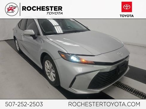 Used 2025 Toyota Camry LE w/ Convenience Package FWD image 1