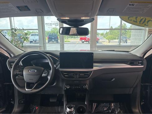 Used 2025 Ford Escape Platinum AWD/4WD image 18