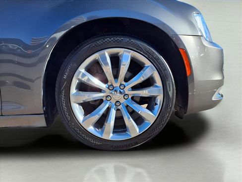 Used 2019 Chrysler 300 Touring L w/ Quick Order Package 22F image 9
