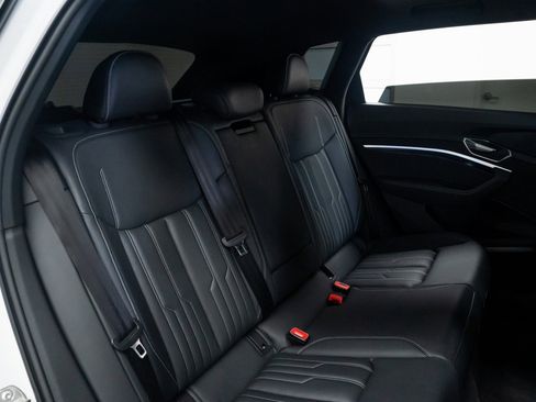 Used 2023 Audi e-tron S Premium Plus image 24